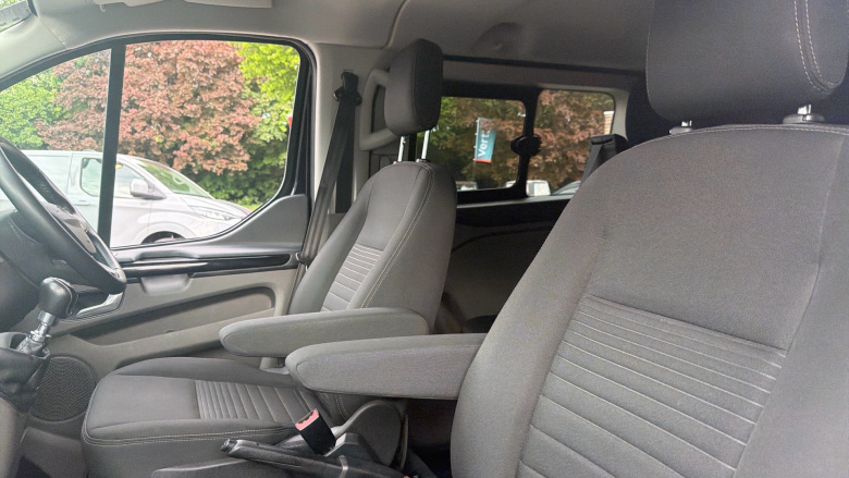 Ford Transit Custom 300 L2 Diesel Fwd 2.0 EcoBlue 130ps Low Roof D/Cab Limited Van
